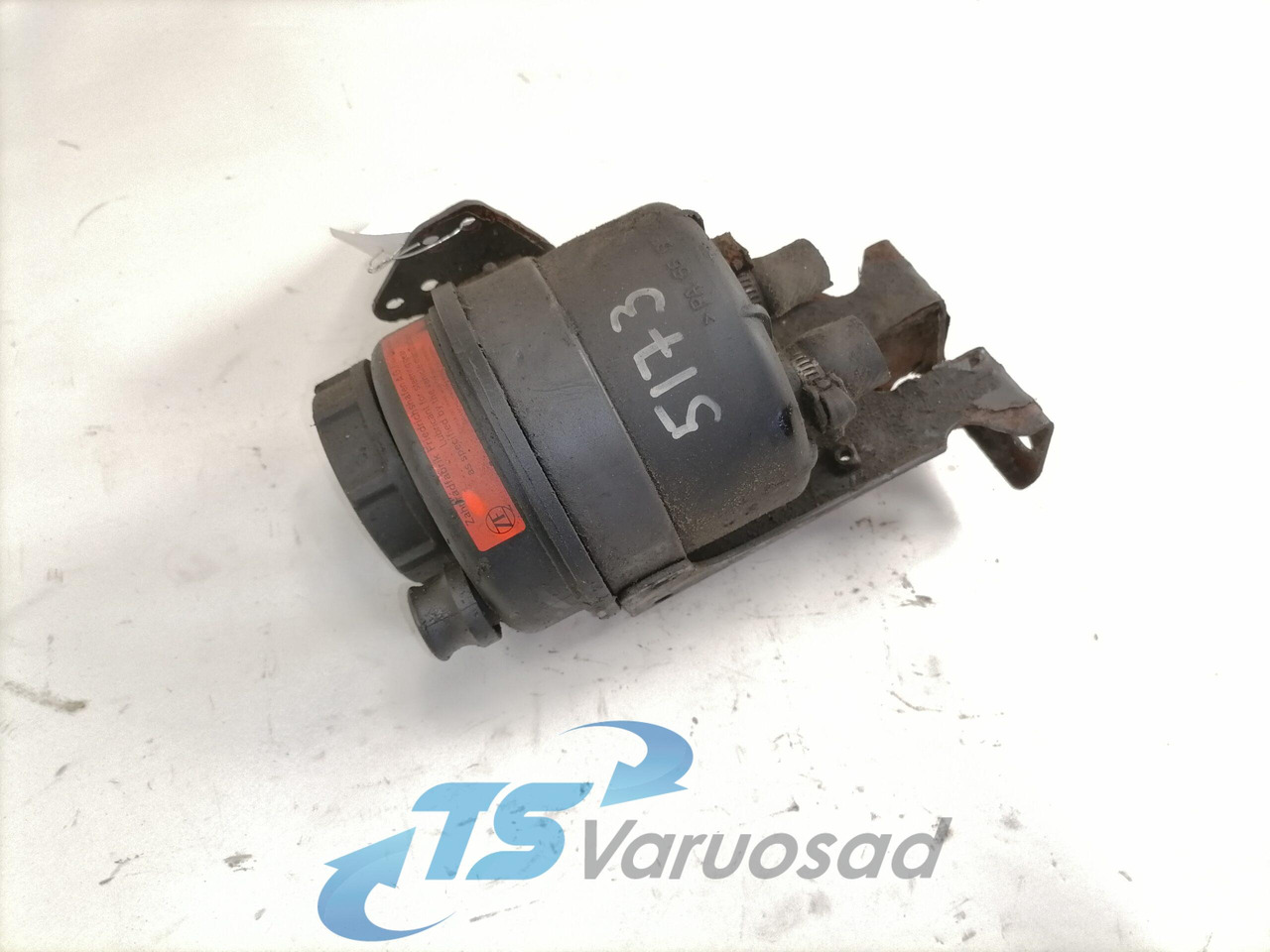 Volvo Steering oil tank+ bracket 1592945 - Tuyau de direction pour Camion: photos 1 Volvo Steering oil tank+ bracket 1592945 - Tuyau de direction pour Camion: photos 1