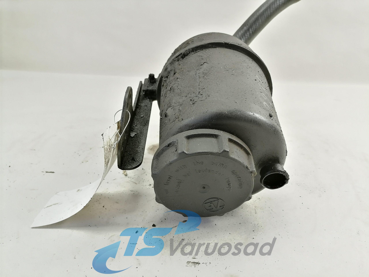 Volvo Steering oil tank+ bracket 20479764 - Tuyau de direction pour Camion: photos 3 Volvo Steering oil tank+ bracket 20479764 - Tuyau de direction pour Camion: photos 3