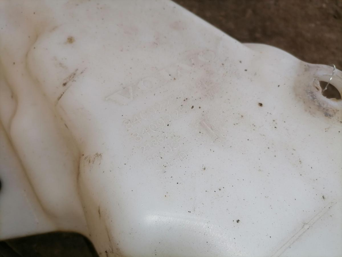Volvo Windscreen washer fluid tank 84092257 - Essuie-glace pour Camion: photos 5 Volvo Windscreen washer fluid tank 84092257 - Essuie-glace pour Camion: photos 5
