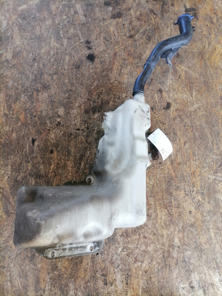 Volvo Windscreen washer fluid tank 84092259 - Essuie-glace pour Camion: photos 2 Volvo Windscreen washer fluid tank 84092259 - Essuie-glace pour Camion: photos 2