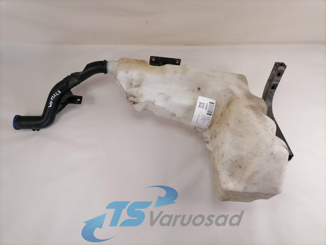 Volvo Windscreen washer fluid tank 84092259 - Essuie-glace pour Camion: photos 1 Volvo Windscreen washer fluid tank 84092259 - Essuie-glace pour Camion: photos 1