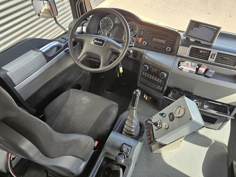 Balayeuse de voirie MAN TGM 15.240 BL / TIPPER / DOKA / VEEG / SWEEPER: photos 14