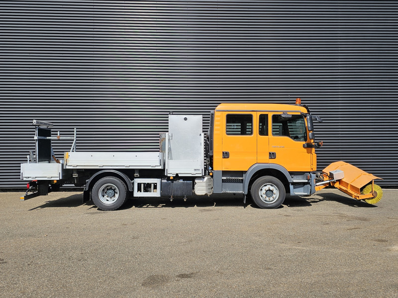 MAN TGM 15.240 BL / TIPPER / DOKA / VEEG / SWEEPER - Balayeuse de voirie: photos 3 MAN TGM 15.240 BL / TIPPER / DOKA / VEEG / SWEEPER - Balayeuse de voirie: photos 3
