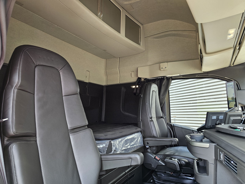 Tracteur routier Volvo VT5 AERO 780 XXL / 6x2 TORPEDO / BOOGIE / SPECIAL / SHOW: photos 20