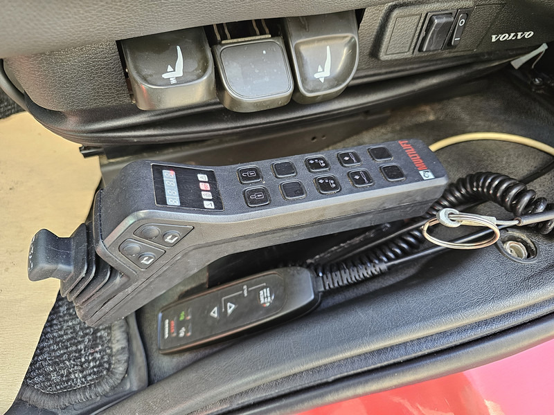 Camion grue Volvo FM 420 8x2 / HIAB HOOKLIFT + 30 t/m CRANE - KRAN: photos 19 Camion grue Volvo FM 420 8x2 / HIAB HOOKLIFT + 30 t/m CRANE - KRAN: photos 19