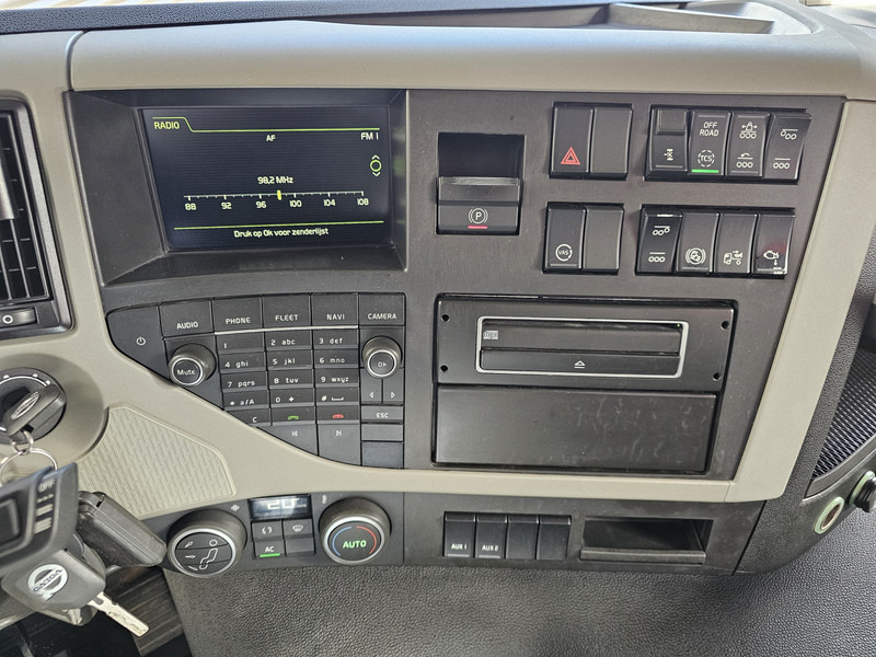 Camion grue Volvo FM 420 8x2 / HIAB HOOKLIFT + 30 t/m CRANE - KRAN: photos 17 Camion grue Volvo FM 420 8x2 / HIAB HOOKLIFT + 30 t/m CRANE - KRAN: photos 17