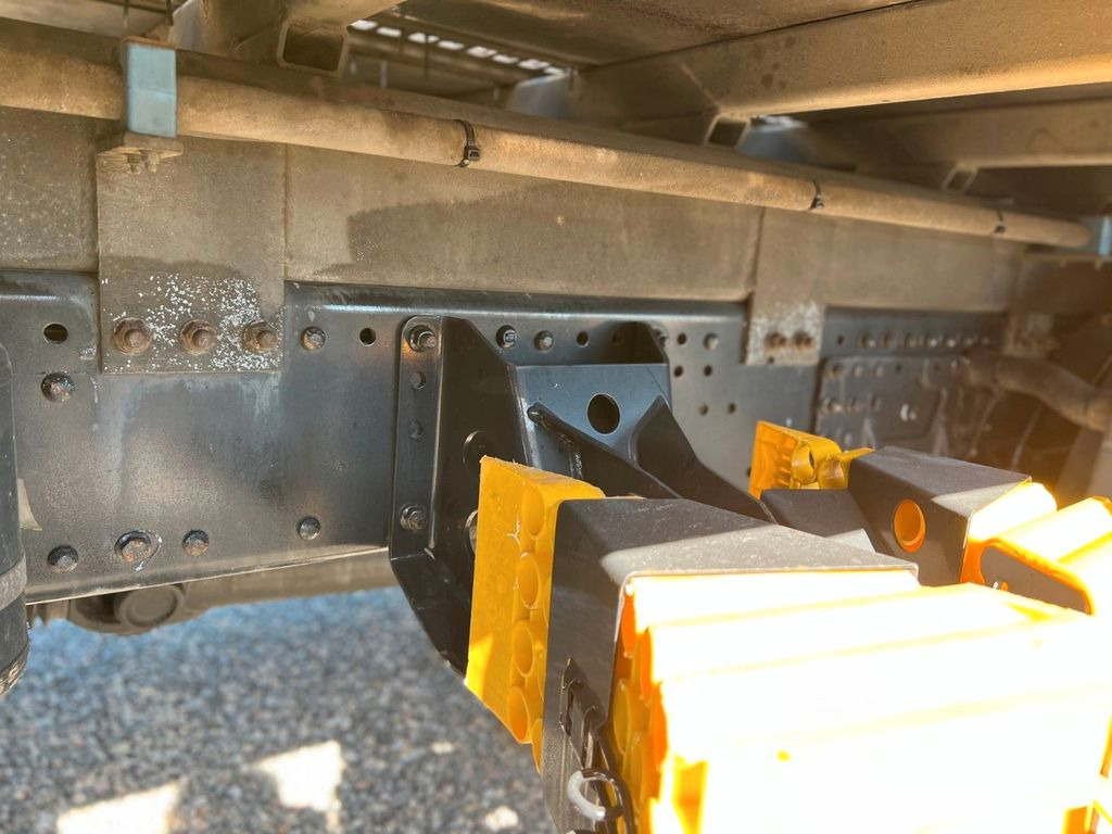 Camion grue, Camion plateau MAN 26.480 6X2 Baustoff mit Kran HIAB Top Zustand: photos 14