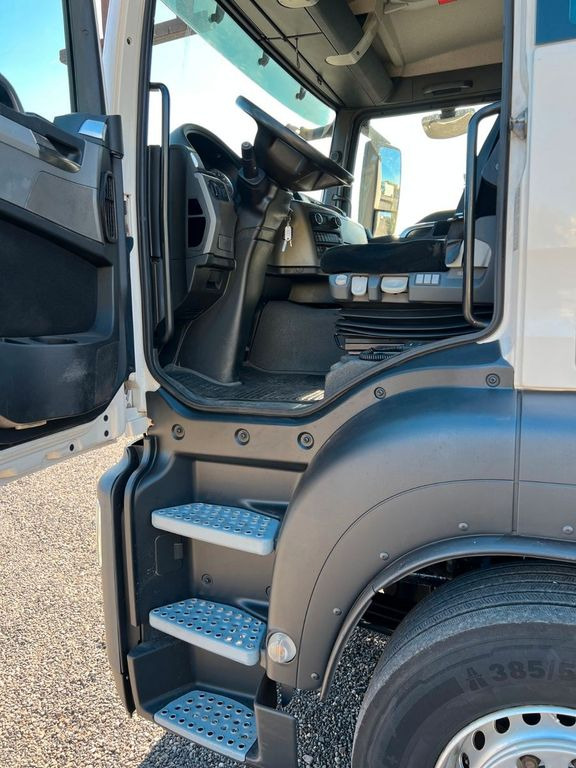 Camion grue, Camion plateau MAN 26.480 6X2 Baustoff mit Kran HIAB Top Zustand: photos 17