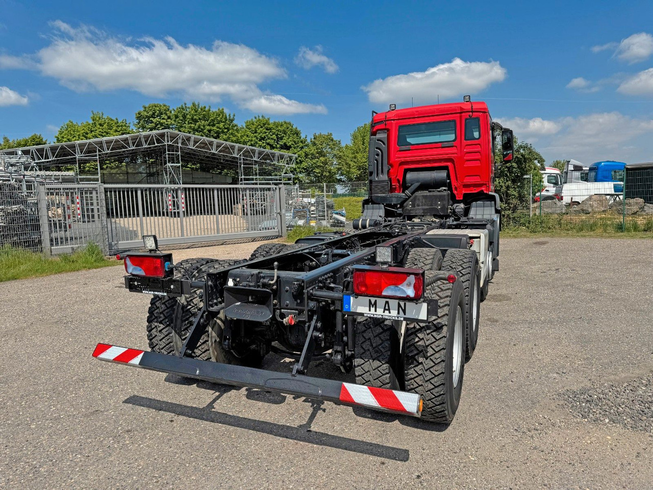 Camion benne MAN 35.470 8X4 Kipperfahrgestell Reifen 12 X NEU Top: photos 18 Camion benne MAN 35.470 8X4 Kipperfahrgestell Reifen 12 X NEU Top: photos 18