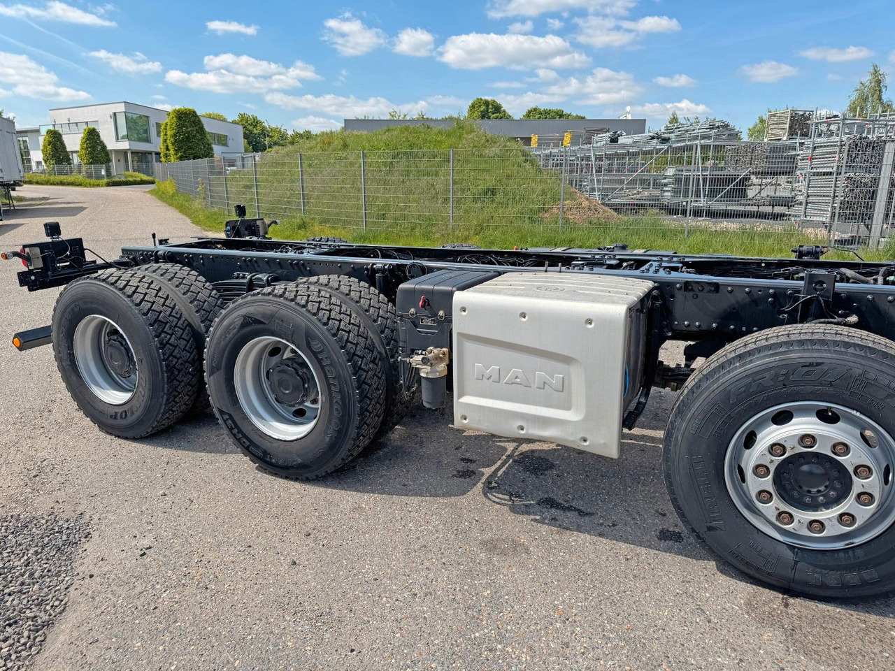 Camion benne MAN 35.470 8X4 Kipperfahrgestell Reifen 12 X NEU Top: photos 15 Camion benne MAN 35.470 8X4 Kipperfahrgestell Reifen 12 X NEU Top: photos 15