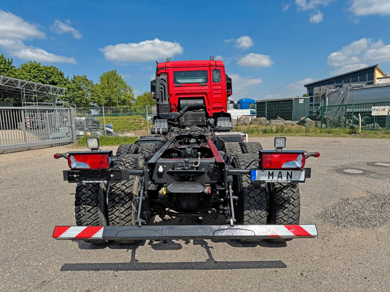 Camion benne MAN 35.470 8X4 Kipperfahrgestell Reifen 12 X NEU Top: photos 17 Camion benne MAN 35.470 8X4 Kipperfahrgestell Reifen 12 X NEU Top: photos 17