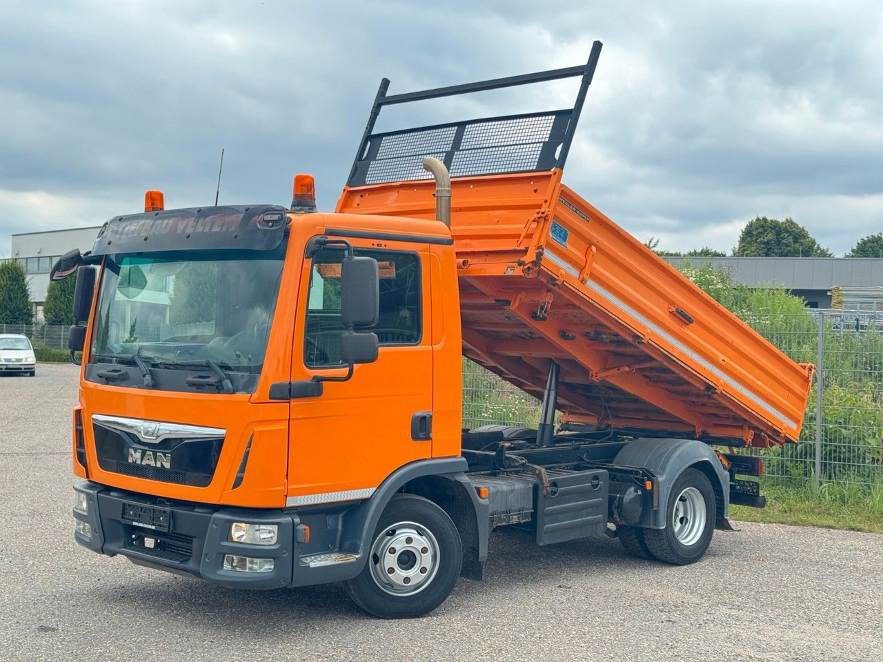 MAN 8.220 4x2 Meiller 3S. Kipper | Sperrdiff. | AHK - Camion benne: photos 1 MAN 8.220 4x2 Meiller 3S. Kipper | Sperrdiff. | AHK - Camion benne: photos 1