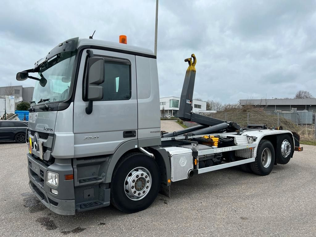 Mercedes-Benz 2541 6X2 Retarder VDL Abroller - Camion ampliroll: photos 1 Mercedes-Benz 2541 6X2 Retarder VDL Abroller - Camion ampliroll: photos 1