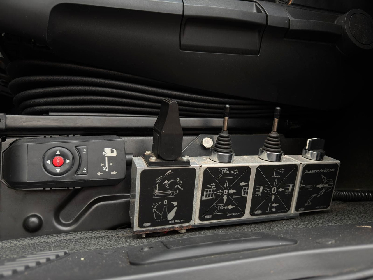 Camion ampliroll Mercedes-Benz 2558 6x2 Meiller RK 20.65 | Retarder | Klima: photos 23 Camion ampliroll Mercedes-Benz 2558 6x2 Meiller RK 20.65 | Retarder | Klima: photos 23