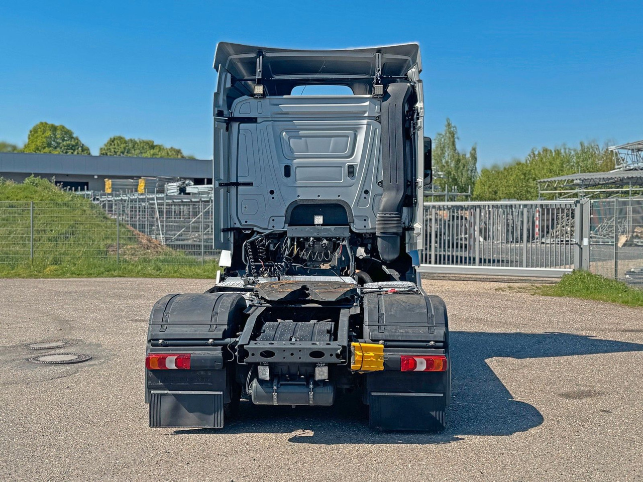 Mercedes-Benz 1845 4X2 Super Sauber mit Schubboden Hydraulik - Tracteur routier: photos 4 Mercedes-Benz 1845 4X2 Super Sauber mit Schubboden Hydraulik - Tracteur routier: photos 4