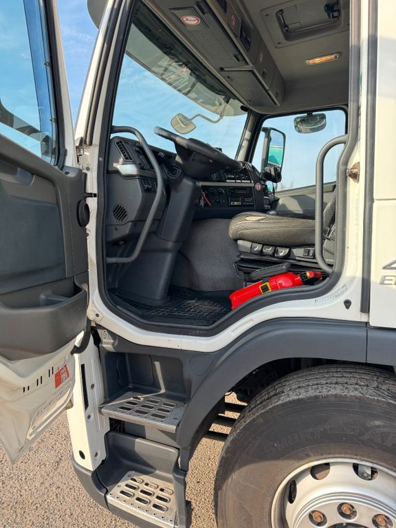 Volvo FM 410 6X2 Kühlkoffer mit Carrier Diesel & Strom - Camion frigorifique: photos 4 Volvo FM 410 6X2 Kühlkoffer mit Carrier Diesel & Strom - Camion frigorifique: photos 4