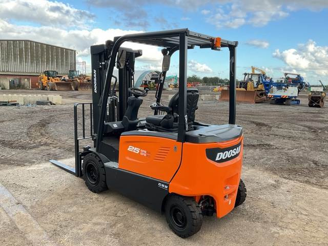 Doosan B25X-7 PLUS - Chariot élévateur électrique: photos 2 Doosan B25X-7 PLUS - Chariot élévateur électrique: photos 2