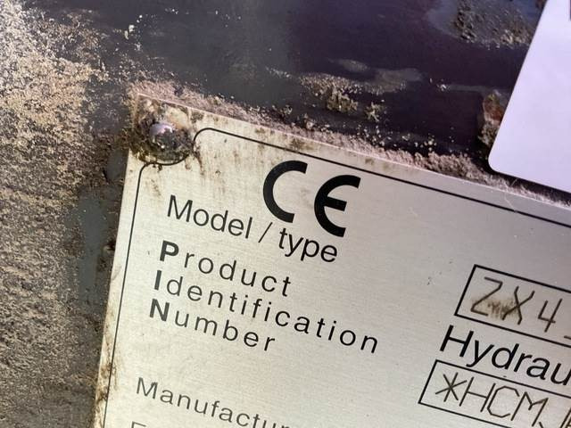 Pelle sur chenille Hitachi ZX490LCH-6: photos 6