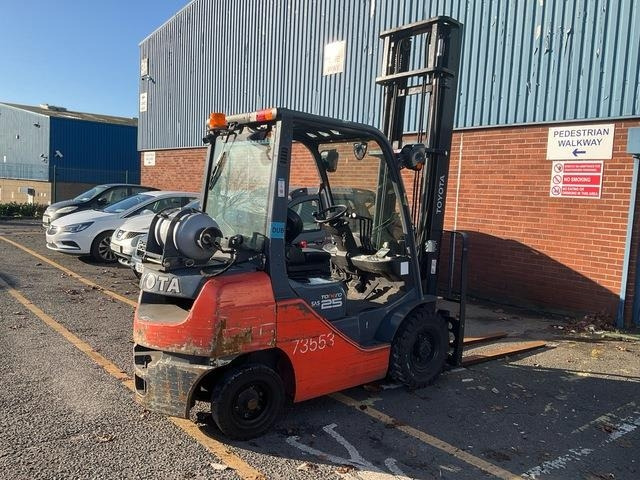 Toyota 02-8FGF25 - Chariot élévateur: photos 3 Toyota 02-8FGF25 - Chariot élévateur: photos 3