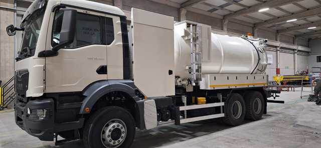 MAN TGS33.400 Jetter - Camion hydrocureur: photos 1 MAN TGS33.400 Jetter - Camion hydrocureur: photos 1