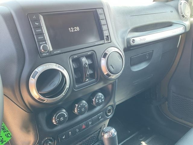 SUV Jeep Wrangler JK Command: photos 22 SUV Jeep Wrangler JK Command: photos 22