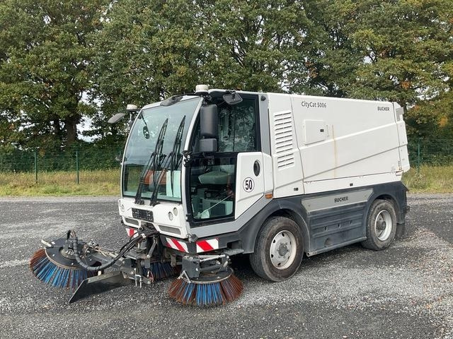 Bucher CityCat CC5006 XL - Balayeuse de voirie: photos 1 Bucher CityCat CC5006 XL - Balayeuse de voirie: photos 1