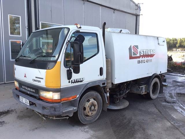 Mitsubishi Canter - Balayeuse de voirie: photos 1 Mitsubishi Canter - Balayeuse de voirie: photos 1