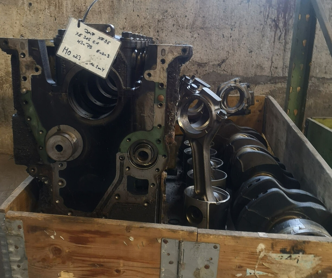 DAF Ersatztteile 0281010045 DAF XF 95 - Bloc-cylindres pour Camion: photos 1 DAF Ersatztteile 0281010045 DAF XF 95 - Bloc-cylindres pour Camion: photos 1