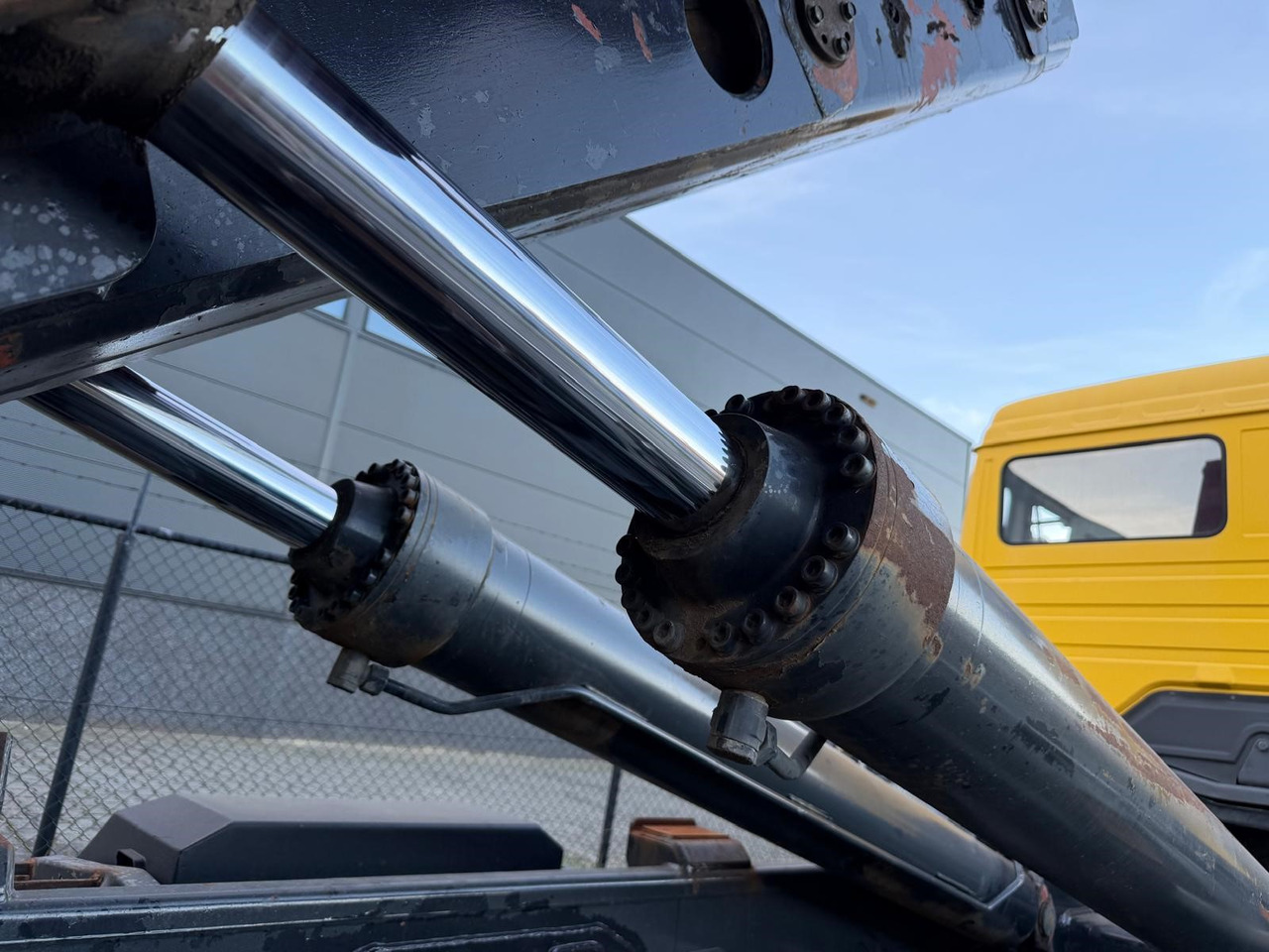 MERCEDES-BENZ SK 1831 - Camion ampliroll: photos 4 MERCEDES-BENZ SK 1831 - Camion ampliroll: photos 4