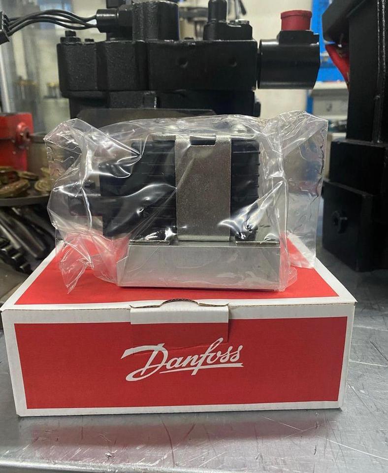 DANFOSS / SAUER PRESSURE CONTROL VALVE MCV116A3204 - Valve hydraulique pour Engins de chantier: photos 1 DANFOSS / SAUER PRESSURE CONTROL VALVE MCV116A3204 - Valve hydraulique pour Engins de chantier: photos 1