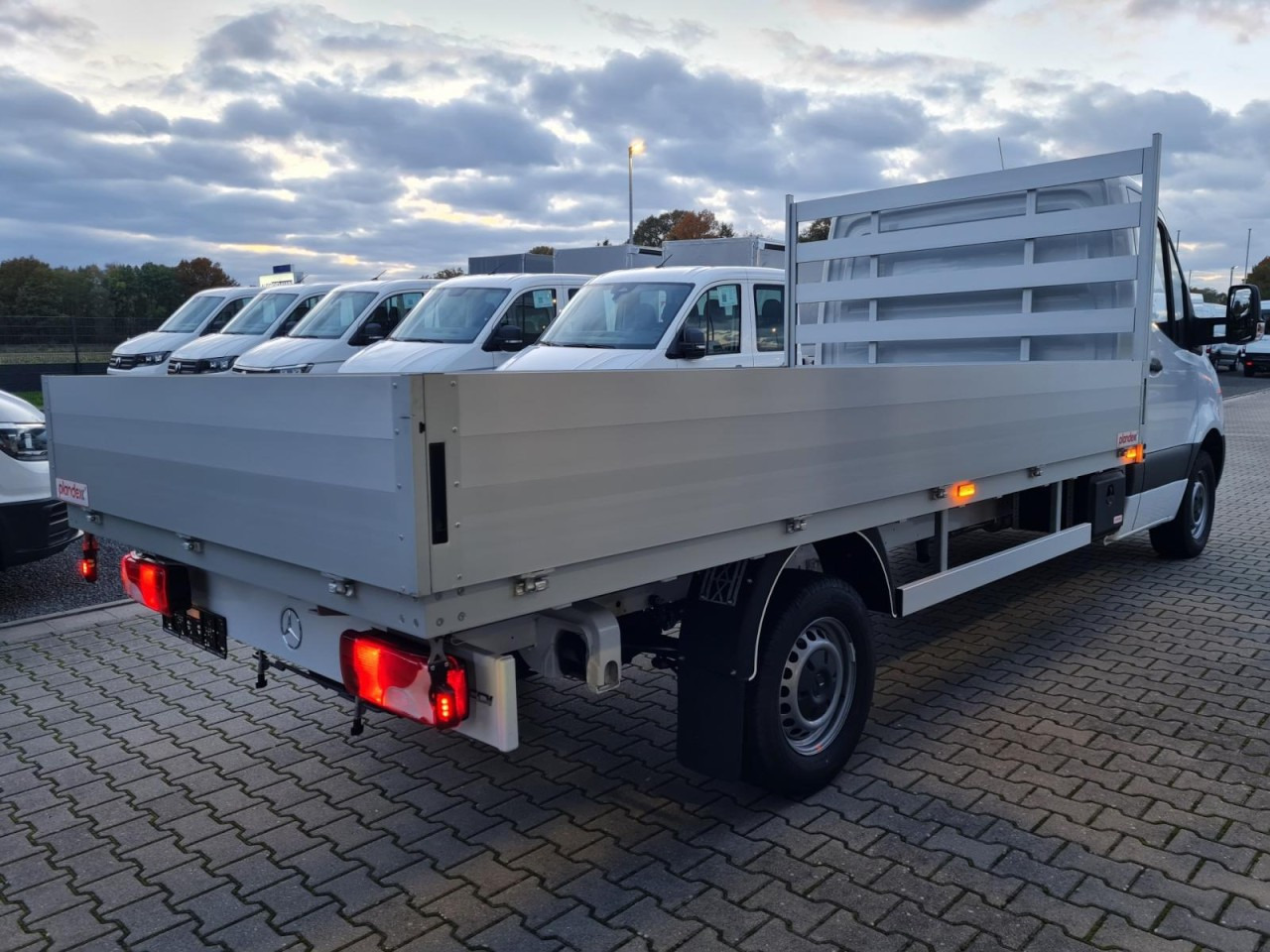 Mercedes-Benz Sprinter 317 CDI Pritsche L3 lang RWD KLIMA TEMPOMAT - Utilitaire plateau: photos 4 Mercedes-Benz Sprinter 317 CDI Pritsche L3 lang RWD KLIMA TEMPOMAT - Utilitaire plateau: photos 4