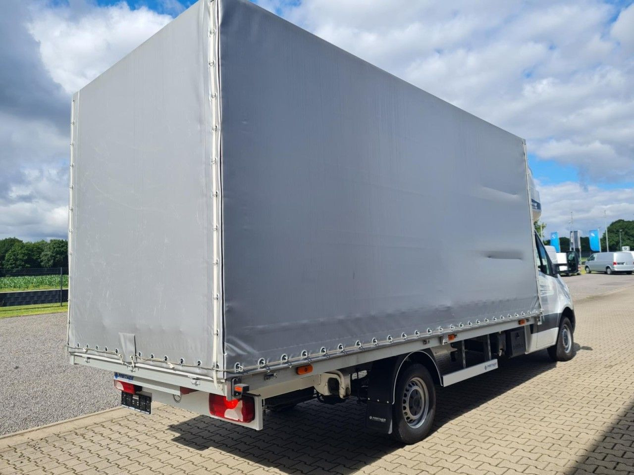 Mercedes-Benz Sprinter 317 CDI Pritsche Plane Schlafkab. RWD - Utilitaire rideaux coulissants (PLSC): photos 4 Mercedes-Benz Sprinter 317 CDI Pritsche Plane Schlafkab. RWD - Utilitaire rideaux coulissants (PLSC): photos 4