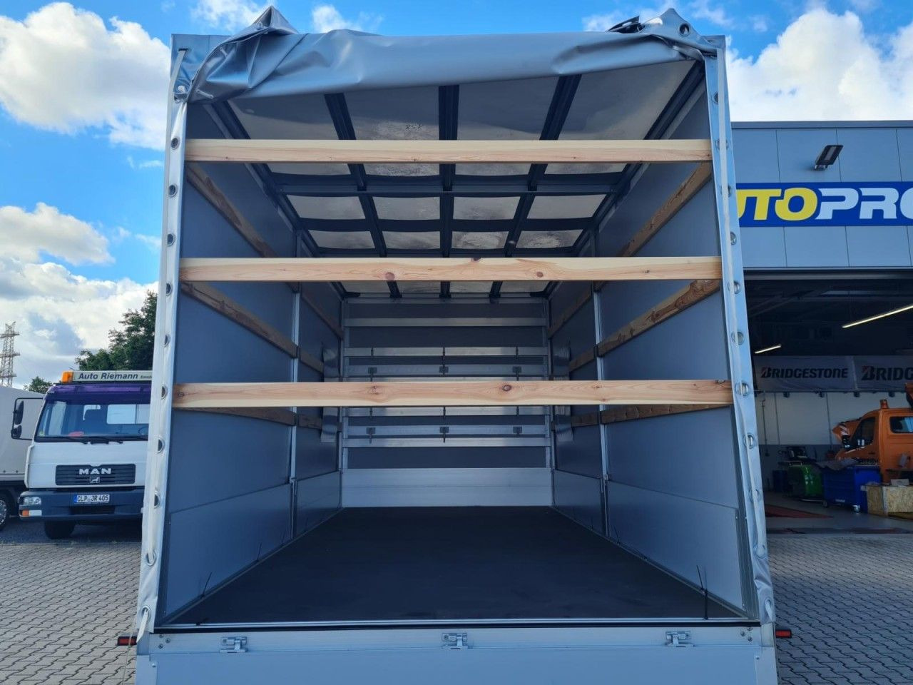 Mercedes-Benz Sprinter 317 CDI Pritsche Plane Schlafkab. RWD - Utilitaire rideaux coulissants (PLSC): photos 5 Mercedes-Benz Sprinter 317 CDI Pritsche Plane Schlafkab. RWD - Utilitaire rideaux coulissants (PLSC): photos 5