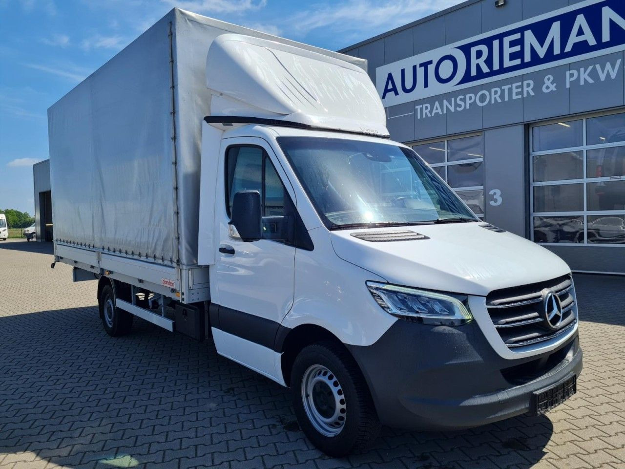 Mercedes-Benz Sprinter 317 Pritsche Plane 10 Pal. RWD LED - Utilitaire rideaux coulissants (PLSC): photos 3 Mercedes-Benz Sprinter 317 Pritsche Plane 10 Pal. RWD LED - Utilitaire rideaux coulissants (PLSC): photos 3