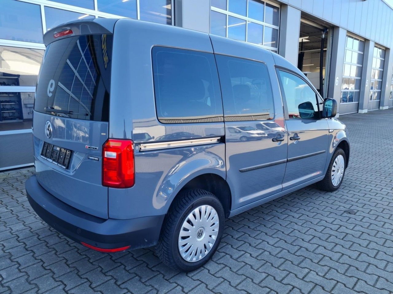 Volkswagen Caddy 4Motion TDi Kombi 5-Sitze TEMPO STHZ REGAL - Voiture break: photos 5 Volkswagen Caddy 4Motion TDi Kombi 5-Sitze TEMPO STHZ REGAL - Voiture break: photos 5