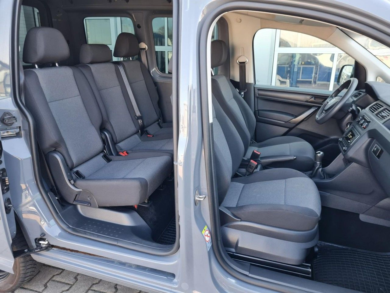 Volkswagen Caddy Kombi 4Motion TDi 5-Sitze KLIMA STHZ TEMPO - Transport de personnes: photos 5 Volkswagen Caddy Kombi 4Motion TDi 5-Sitze KLIMA STHZ TEMPO - Transport de personnes: photos 5