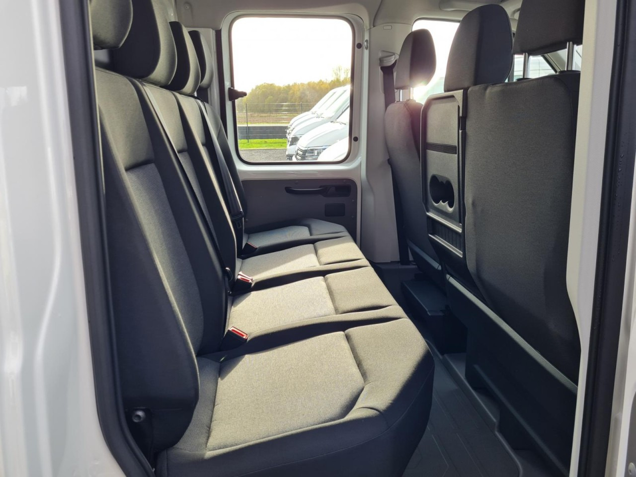 Volkswagen Crafter 35 Doka TDI L4 lang KLIMA TEMPOMAT - Utilitaire plateau, Utilitaire double cabine: photos 4 Volkswagen Crafter 35 Doka TDI L4 lang KLIMA TEMPOMAT - Utilitaire plateau, Utilitaire double cabine: photos 4