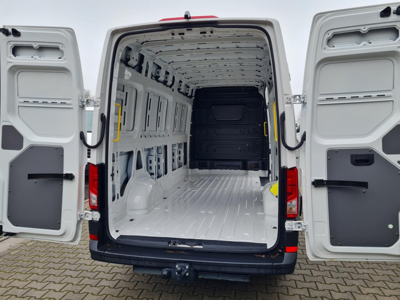 Fourgon utilitaire Volkswagen Crafter 35 Kasten TDI L4H3 AHK LED KAMERA TEMPOMAT: photos 17 Fourgon utilitaire Volkswagen Crafter 35 Kasten TDI L4H3 AHK LED KAMERA TEMPOMAT: photos 17