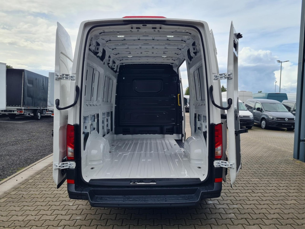 Volkswagen Crafter 35 Kasten TDI MR PDC KLIMA Tempomat L3H3 - Fourgon utilitaire: photos 5 Volkswagen Crafter 35 Kasten TDI MR PDC KLIMA Tempomat L3H3 - Fourgon utilitaire: photos 5