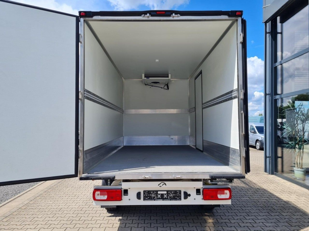 Volkswagen Crafter 35 Kühlkoffer Carrier Viento 300 Navi Ap - Utilitaire frigorifique: photos 5 Volkswagen Crafter 35 Kühlkoffer Carrier Viento 300 Navi Ap - Utilitaire frigorifique: photos 5