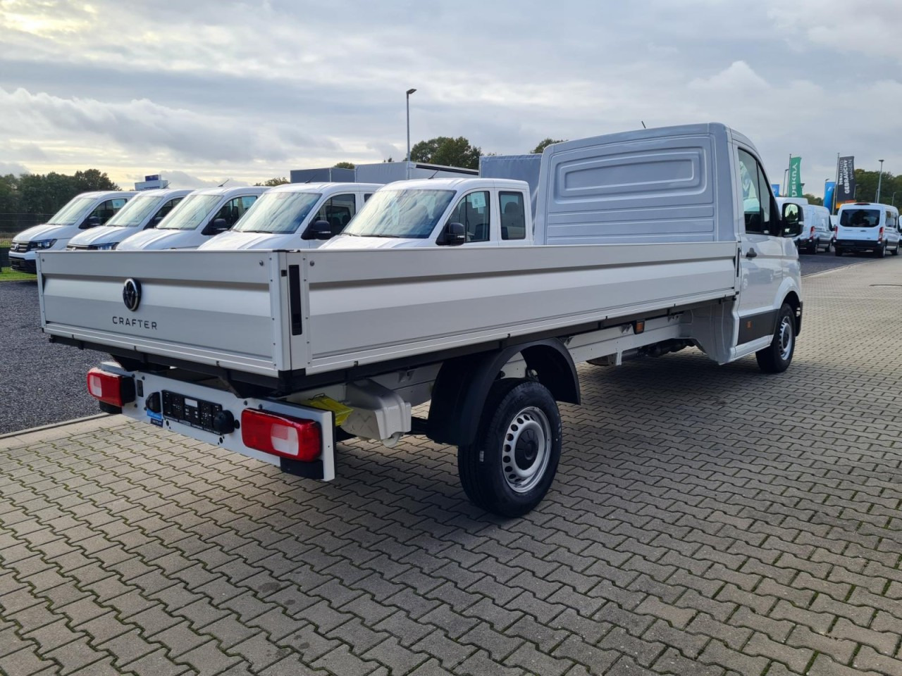 Volkswagen Crafter 35 Pritsche Tdi LR L4 KLIMA TEMPOMAT - Utilitaire plateau: photos 4 Volkswagen Crafter 35 Pritsche Tdi LR L4 KLIMA TEMPOMAT - Utilitaire plateau: photos 4