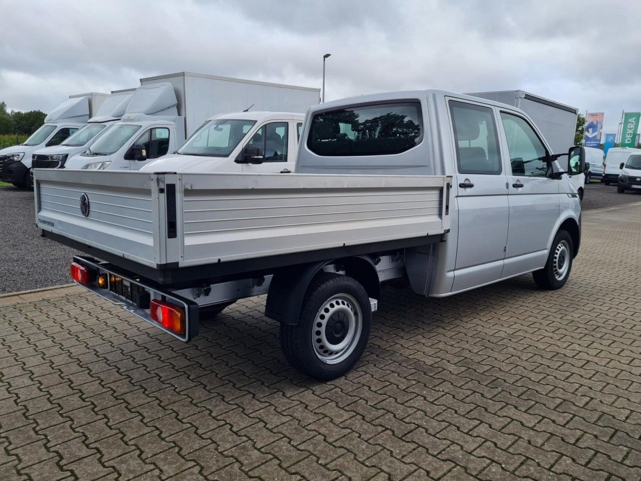 Volkswagen T6.1 Doka Pritsche Plane 6-Sitze Klima Komfort - Utilitaire rideaux coulissants (PLSC), Utilitaire double cabine: photos 4 Volkswagen T6.1 Doka Pritsche Plane 6-Sitze Klima Komfort - Utilitaire rideaux coulissants (PLSC), Utilitaire double cabine: photos 4