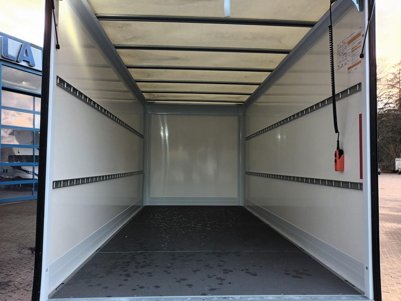 Iveco Daily 35S16HA8 Koffer*LBW*Rückfahrkamera* ab ... - Fourgon grand volume: photos 5 Iveco Daily 35S16HA8 Koffer*LBW*Rückfahrkamera* ab ... - Fourgon grand volume: photos 5