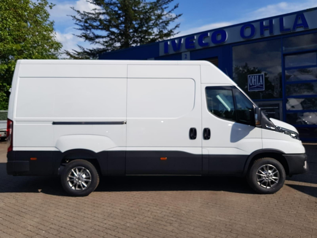 Fourgon utilitaire Iveco Daily 35S18HA8 V 3520L mit AHK, Rückfahrkamer...: photos 8
