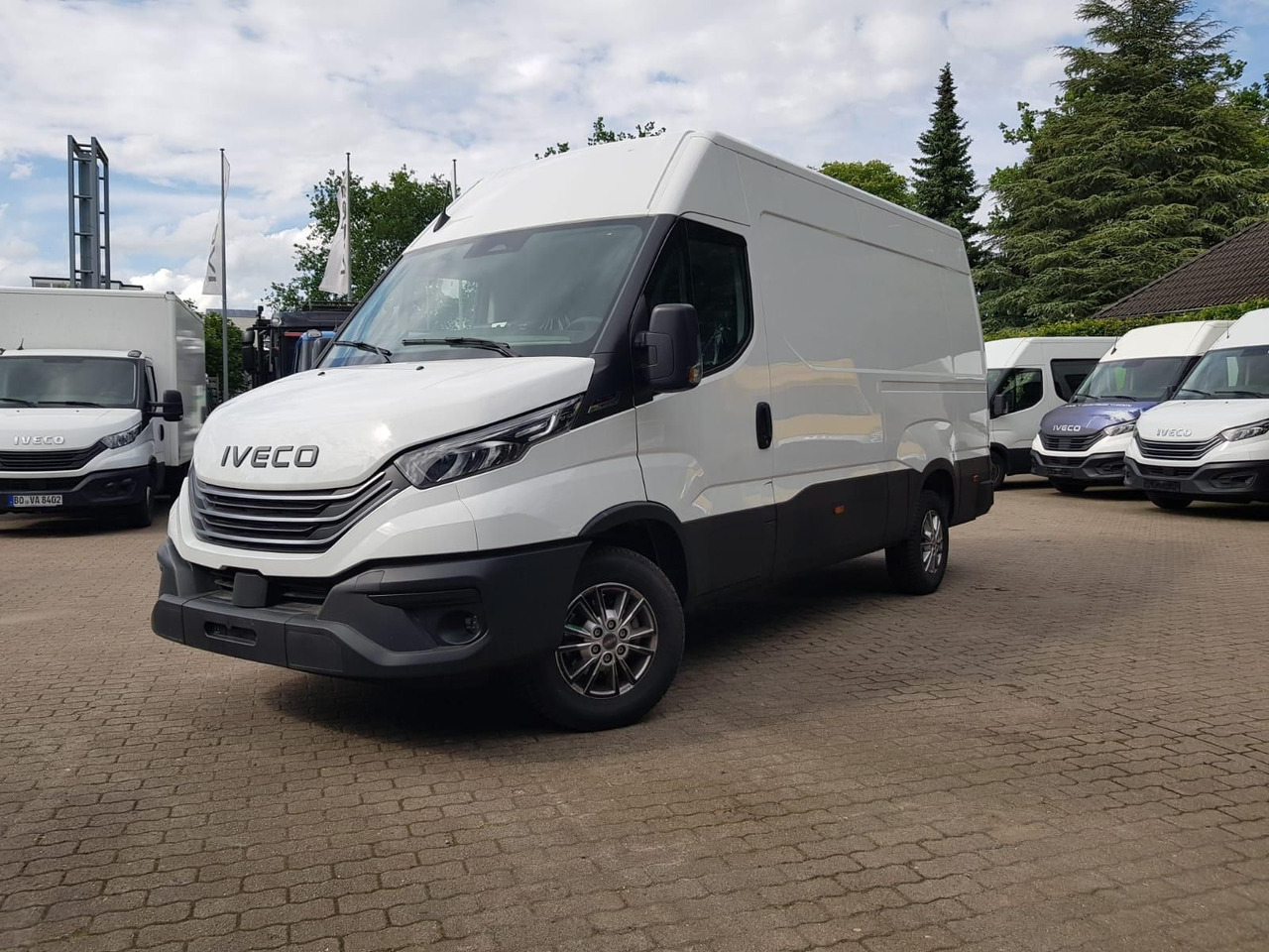 Iveco Daily 35S18HA8 V 3520L mit AHK, Rückfahrkamer... - Fourgon utilitaire: photos 1 Iveco Daily 35S18HA8 V 3520L mit AHK, Rückfahrkamer... - Fourgon utilitaire: photos 1