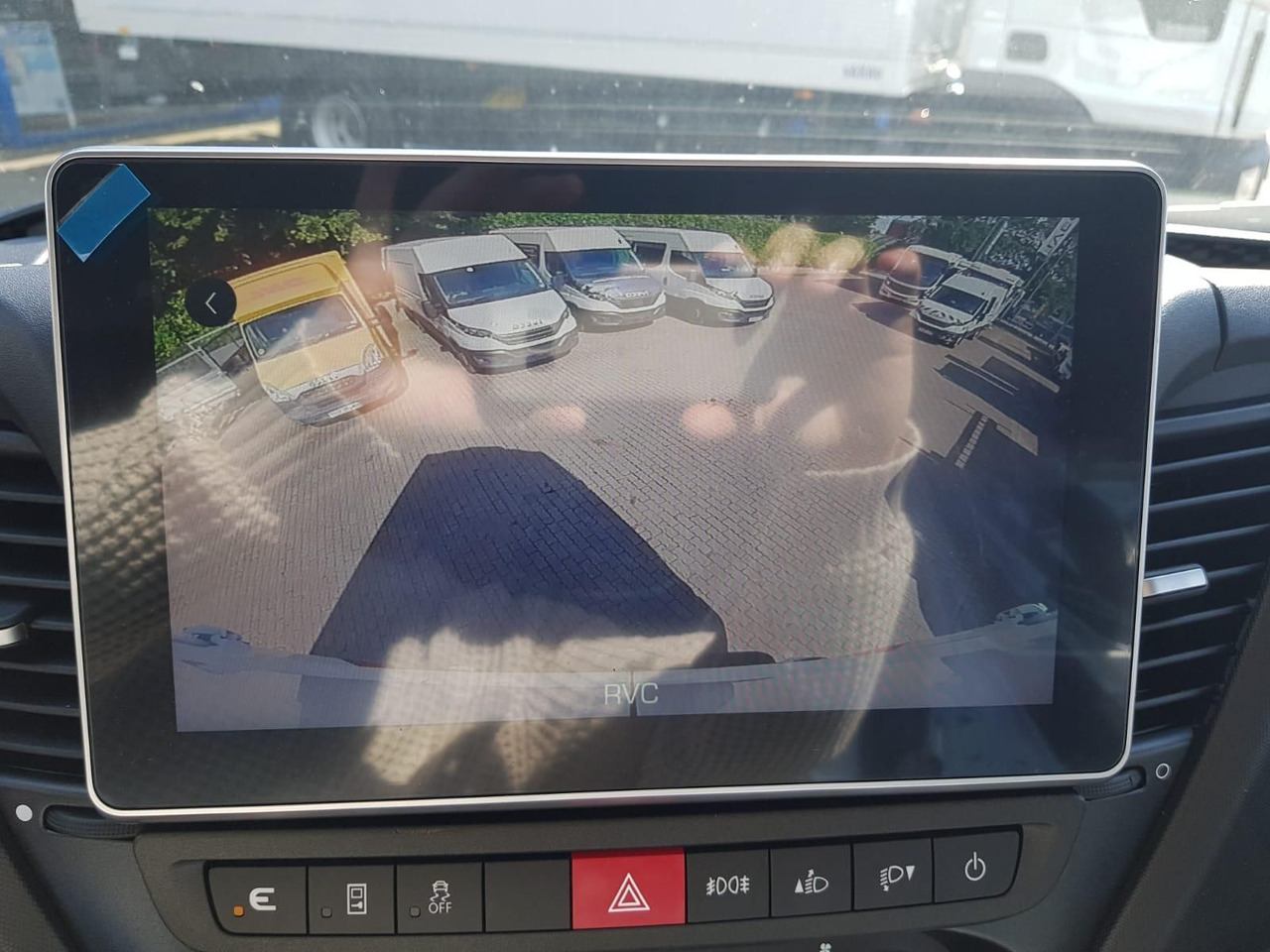 Fourgon utilitaire Iveco Daily 35S18HA8 V 3520L mit AHK, Rückfahrkamer...: photos 16