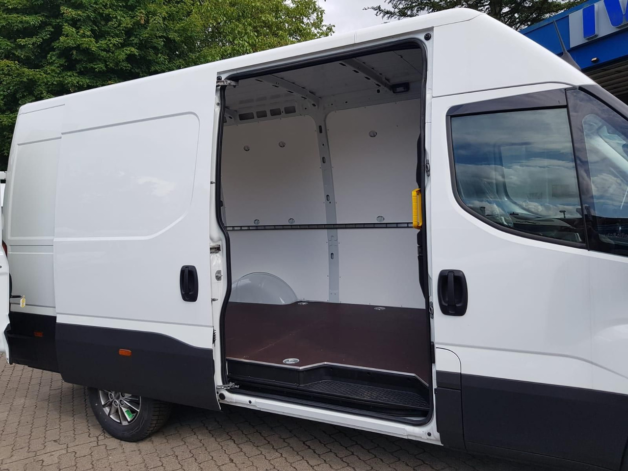 Fourgon utilitaire Iveco Daily 35S18HA8 V 3520L mit AHK, Rückfahrkamer...: photos 9