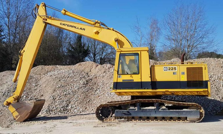 Caterpillar 225 – excavator with long stick / Kettenbagger mit langem Stiel - Pelle sur chenille: photos 1 Caterpillar 225 – excavator with long stick / Kettenbagger mit langem Stiel - Pelle sur chenille: photos 1