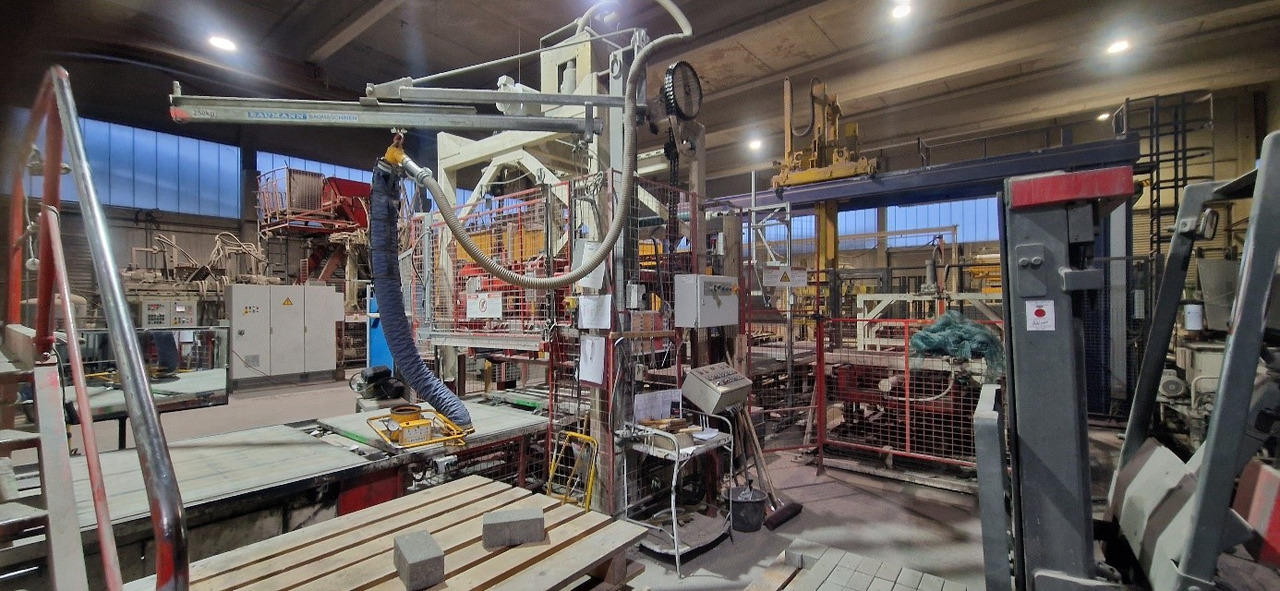 Henke Variant 140/115/50 – Fully automatic block production line / Vollautomatische Steinfertigungsanlage - Matériel de béton: photos 3 Henke Variant 140/115/50 – Fully automatic block production line / Vollautomatische Steinfertigungsanlage - Matériel de béton: photos 3