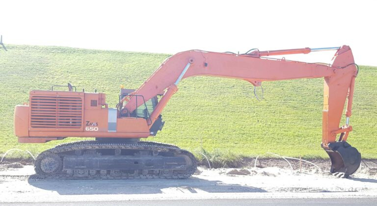 Hitachi ZX650 – with long reach and normal boom / mit Langarm und normalem Arm - Pelle sur chenille: photos 1 Hitachi ZX650 – with long reach and normal boom / mit Langarm und normalem Arm - Pelle sur chenille: photos 1